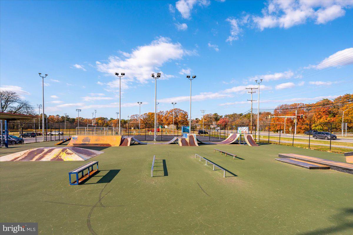 WOODSIDE SQUARE - Residential