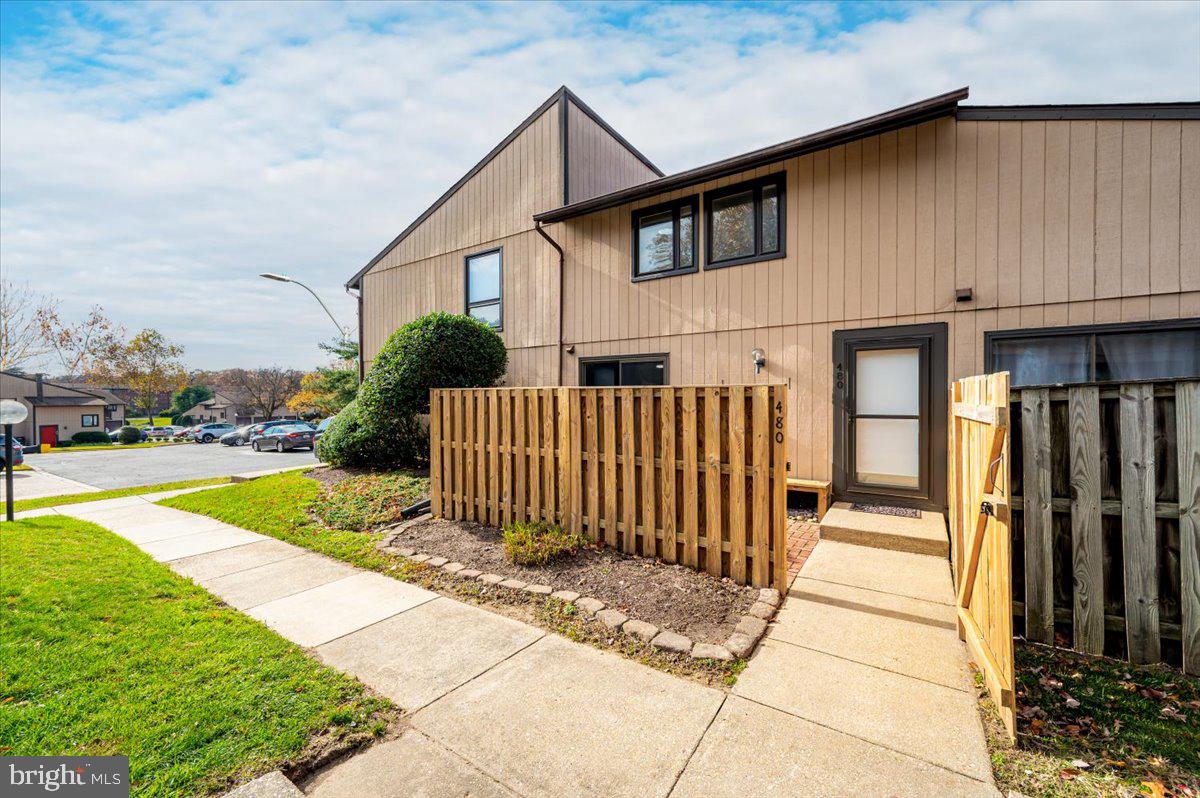 WOODSIDE SQUARE - Residential