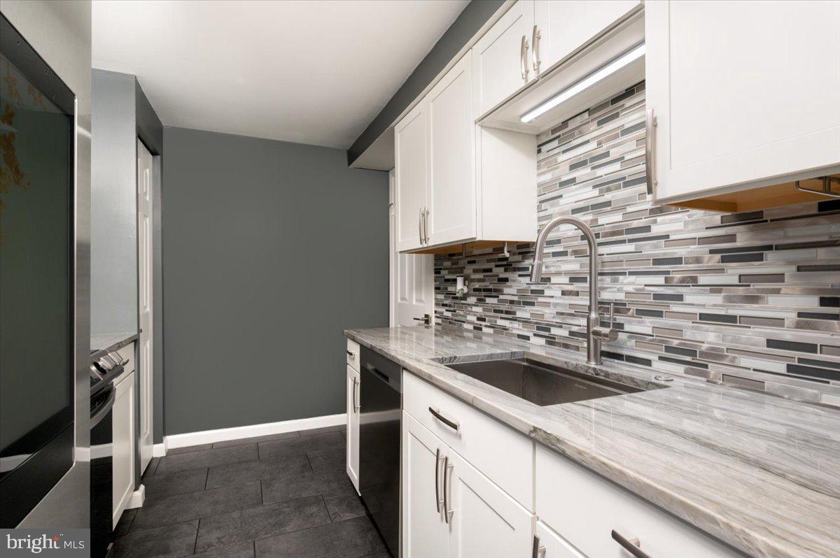 WOODSIDE SQUARE - Residential