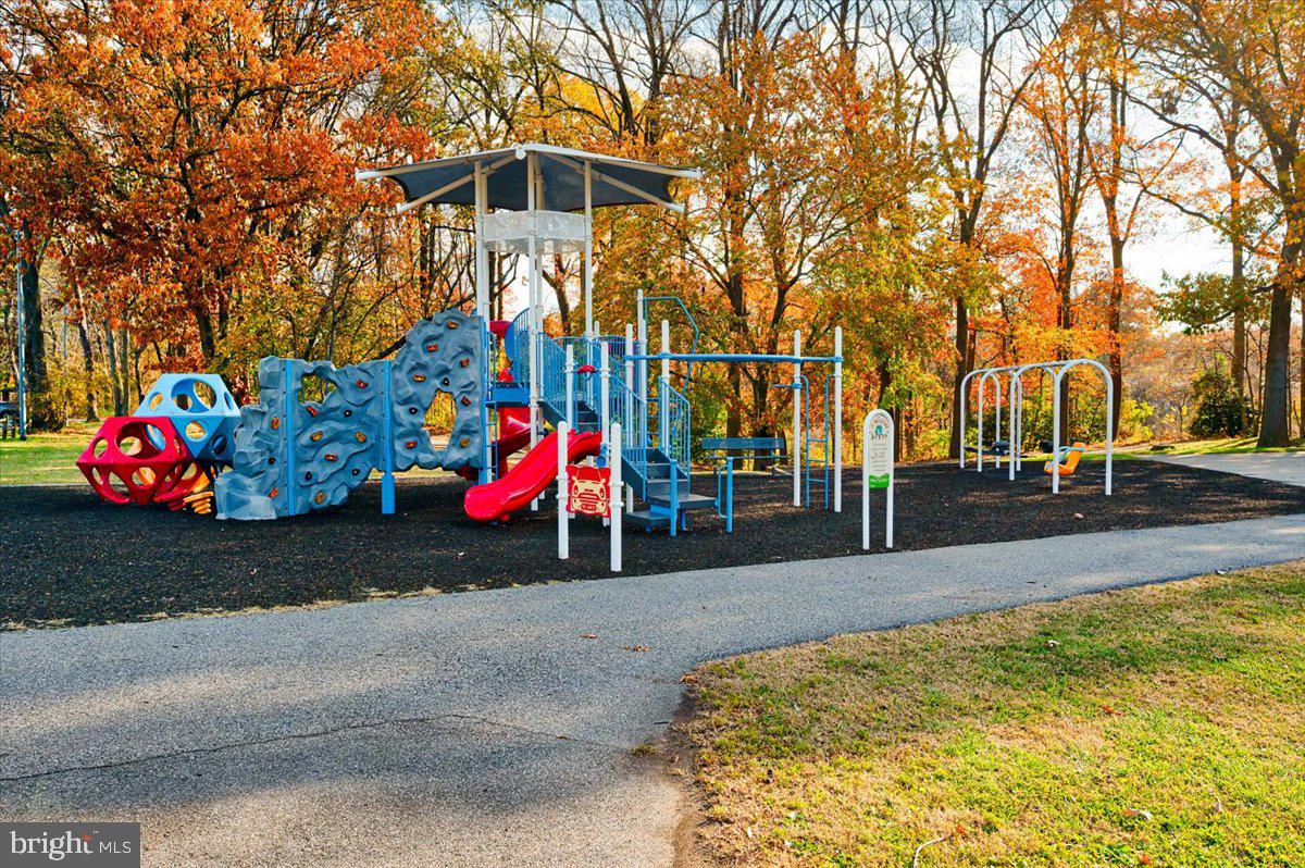 WOODSIDE SQUARE - Residential