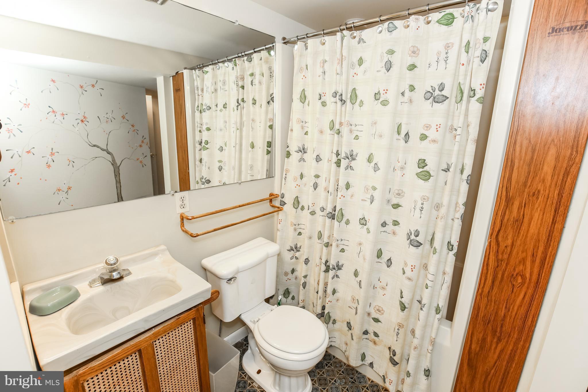 POTOMAC OUTSIDE - Residential Lease