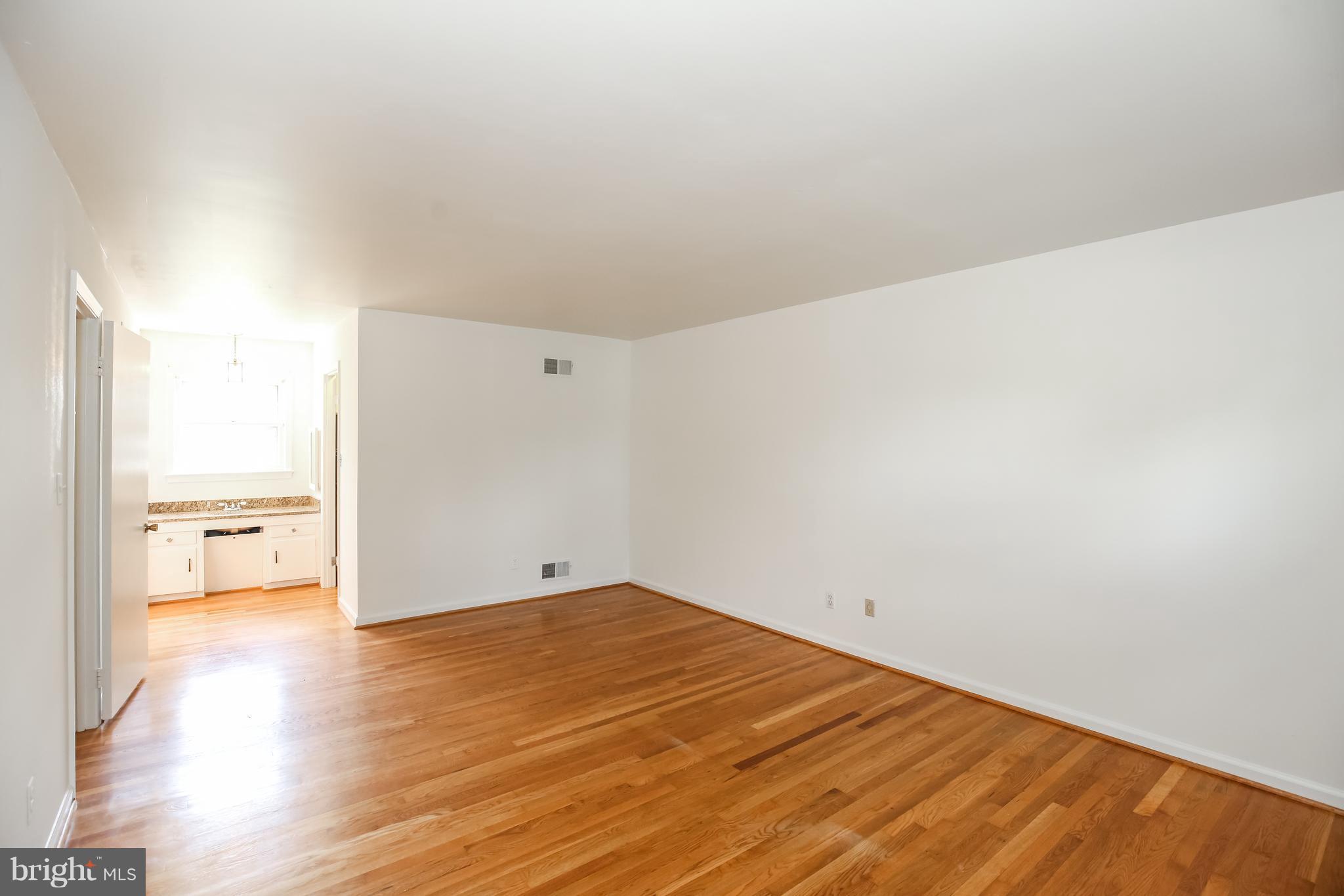 POTOMAC OUTSIDE - Residential Lease