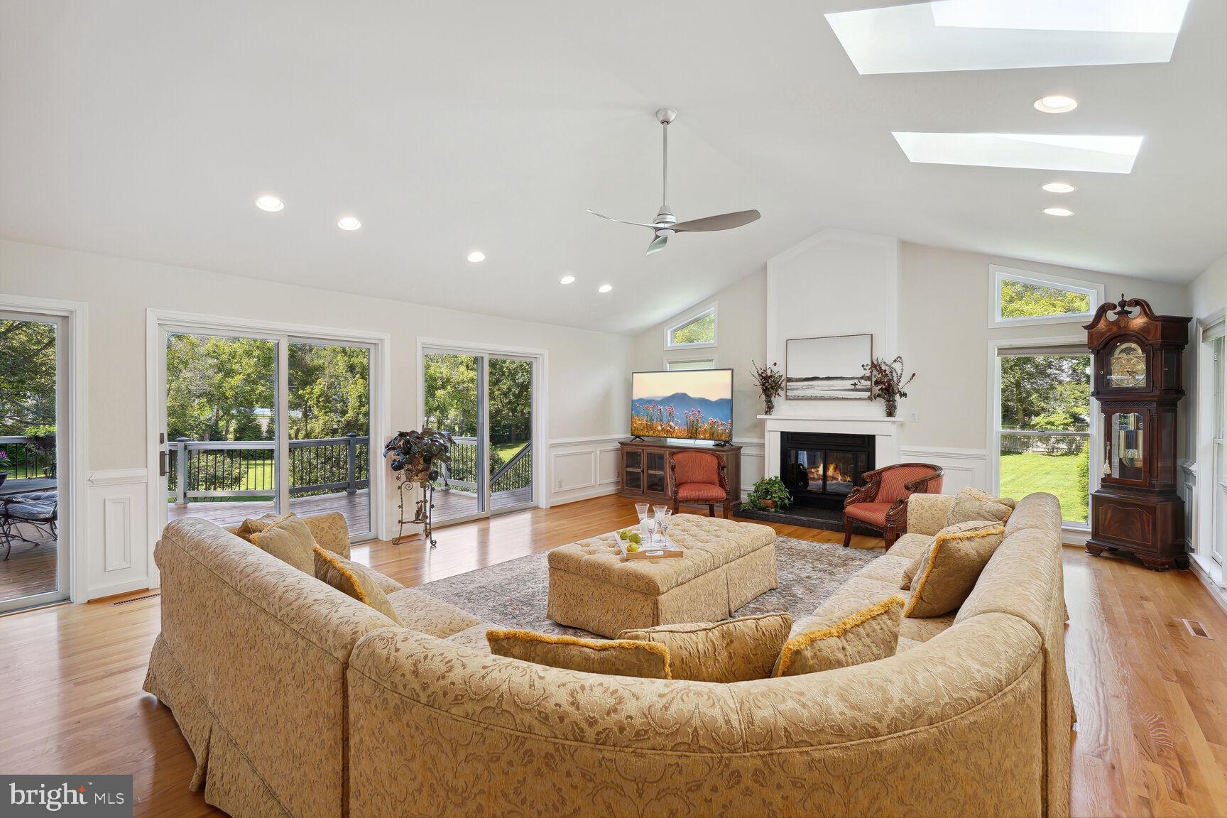 POTOMAC OUTSIDE - Residential