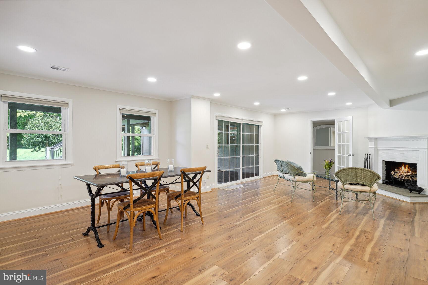 POTOMAC OUTSIDE - Residential