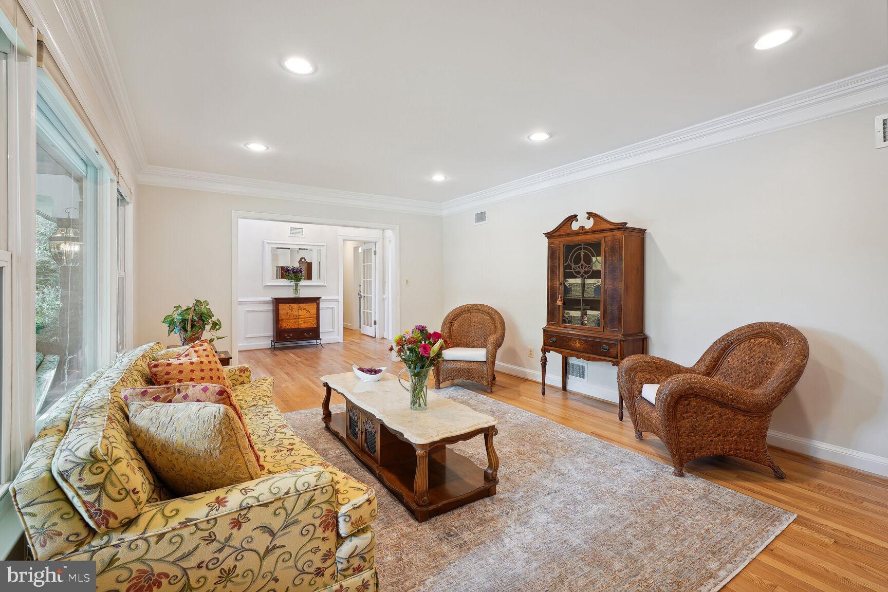 POTOMAC OUTSIDE - Residential