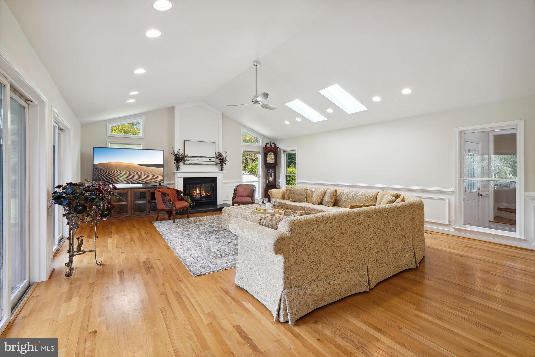 POTOMAC OUTSIDE - Residential