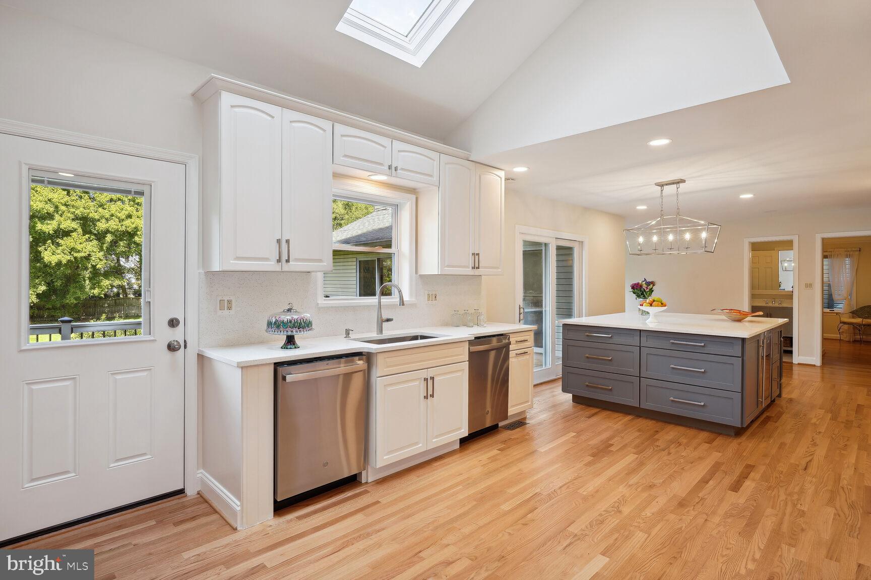 POTOMAC OUTSIDE - Residential