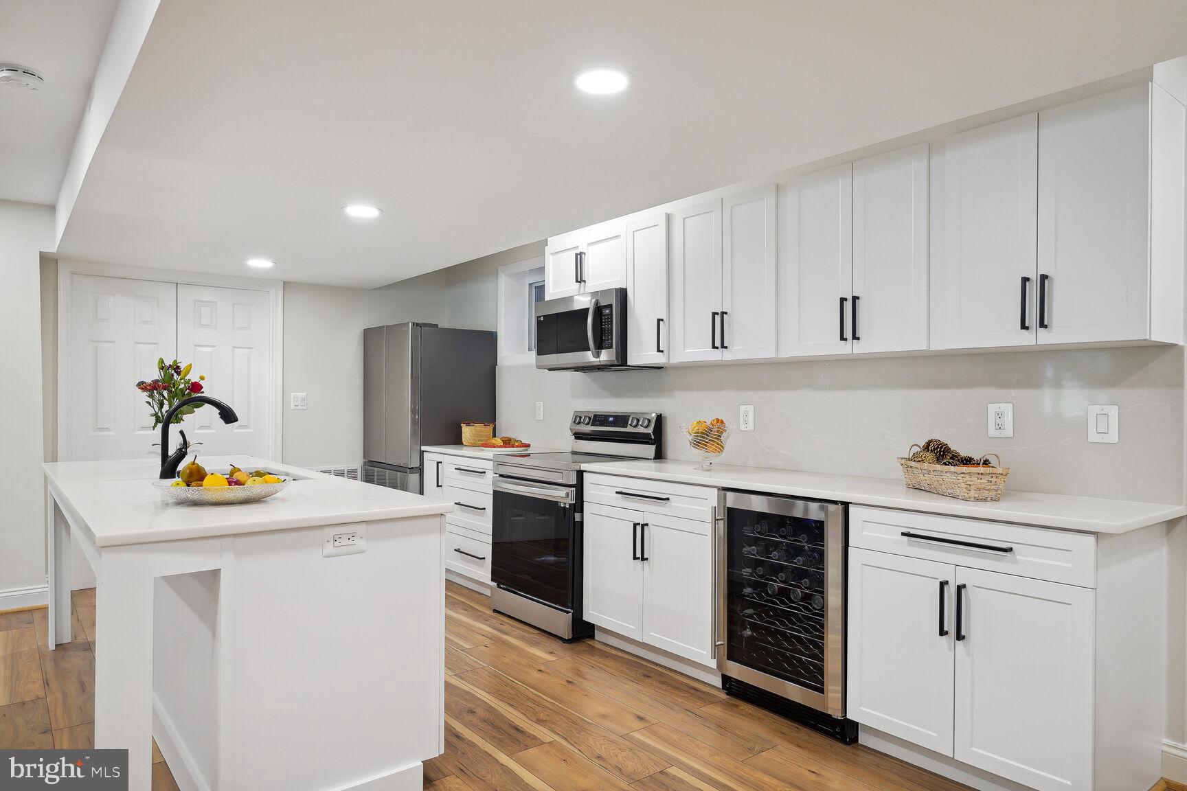 POTOMAC OUTSIDE - Residential