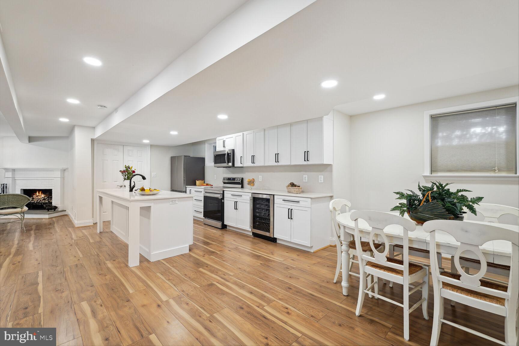 POTOMAC OUTSIDE - Residential