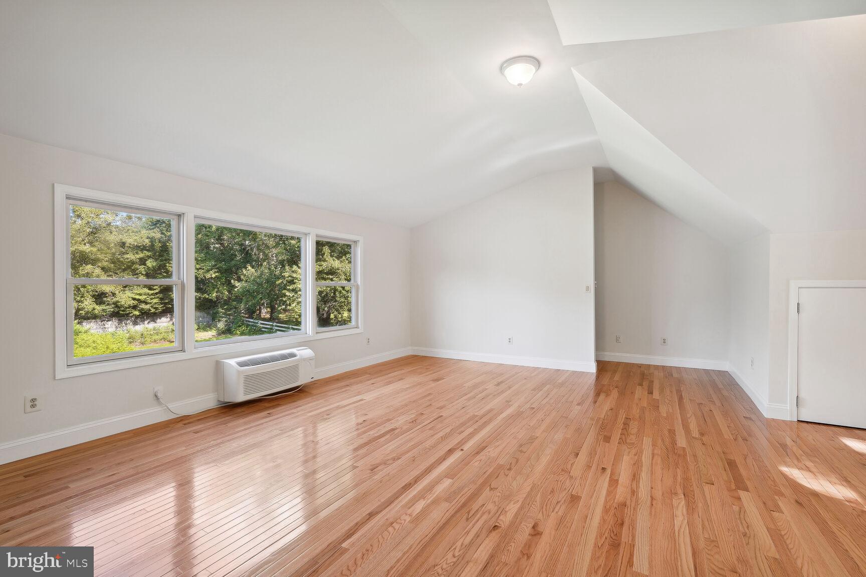 POTOMAC OUTSIDE - Residential