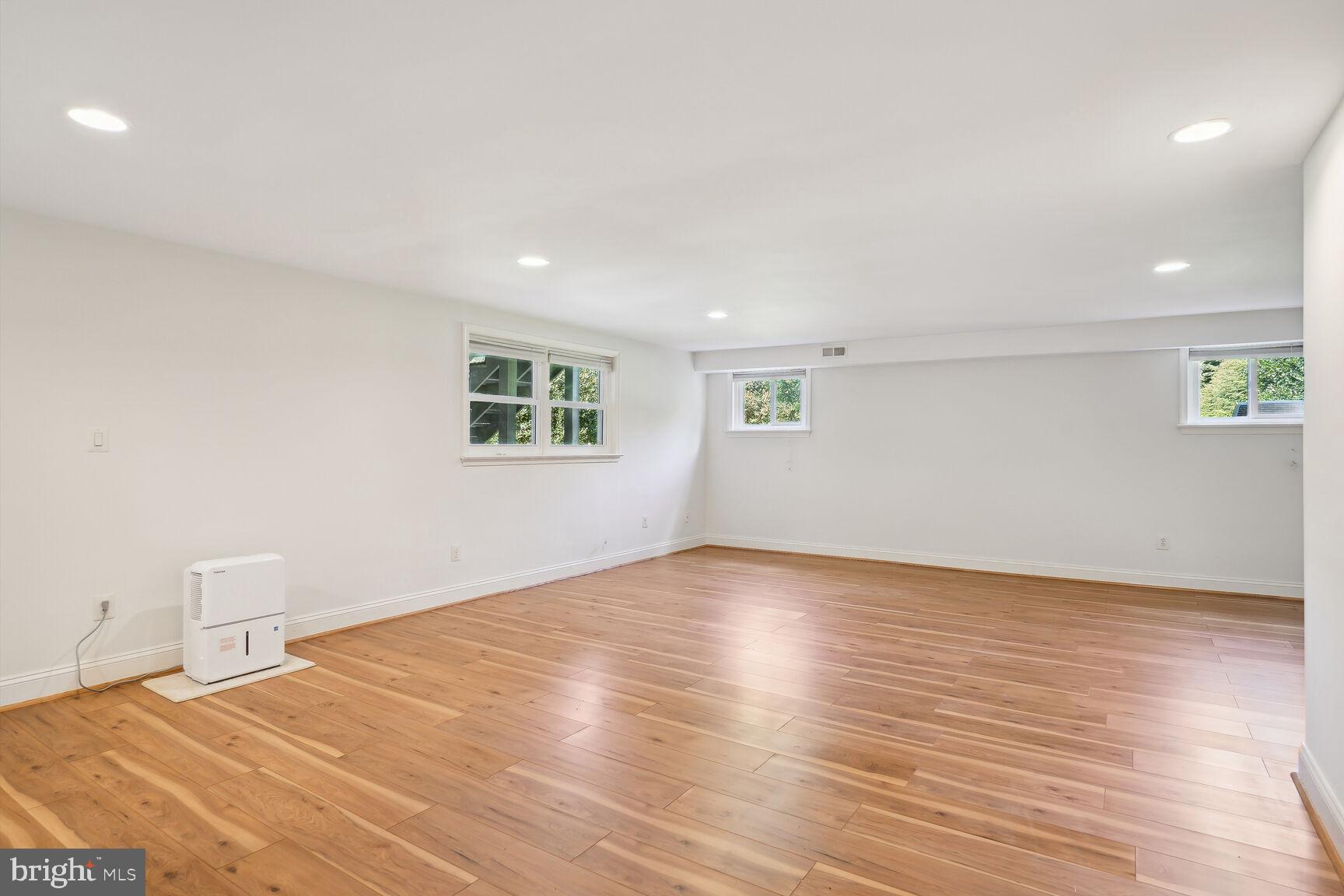 POTOMAC OUTSIDE - Residential