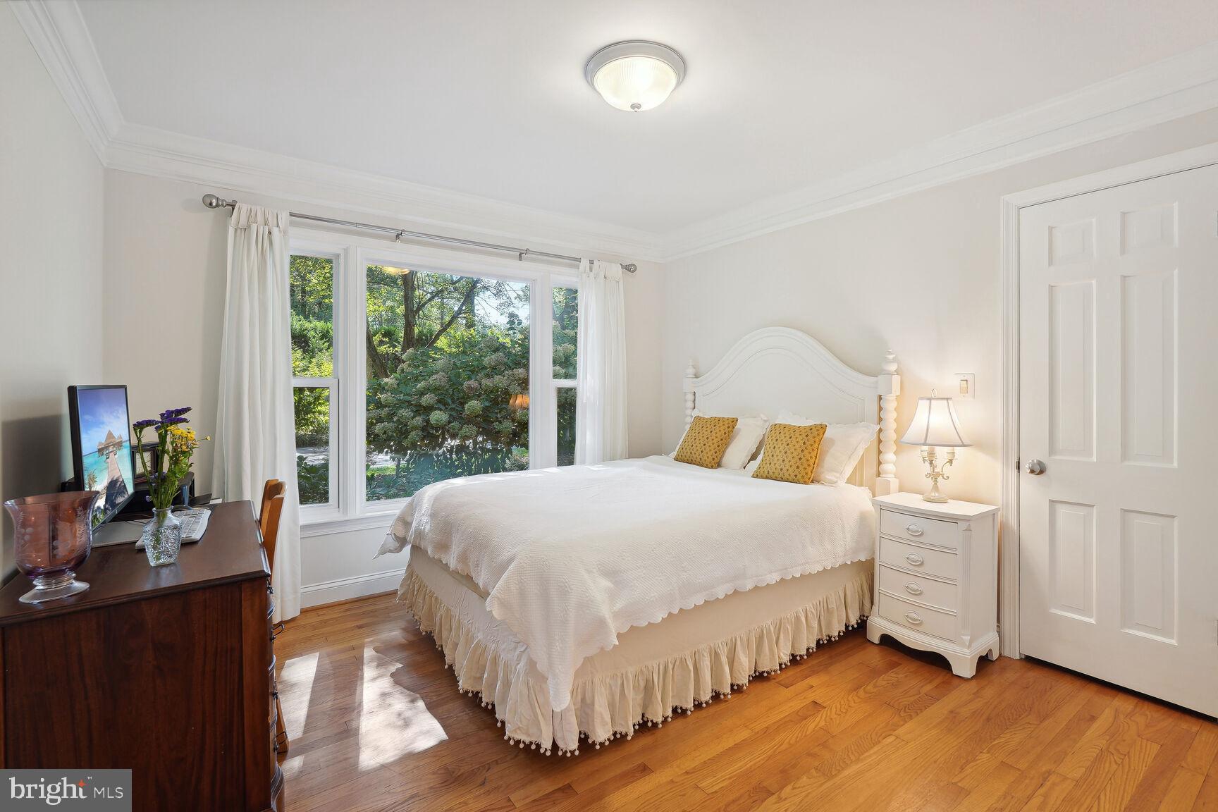 POTOMAC OUTSIDE - Residential