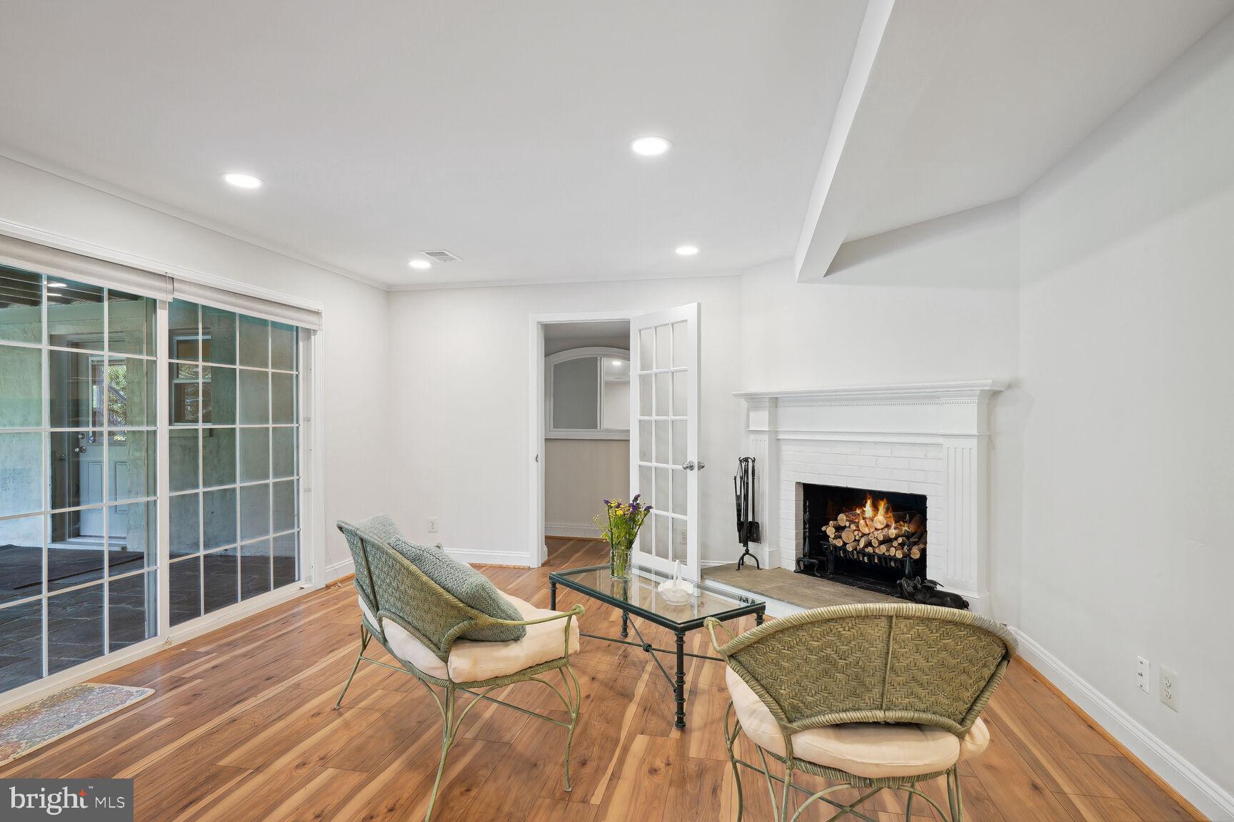 POTOMAC OUTSIDE - Residential