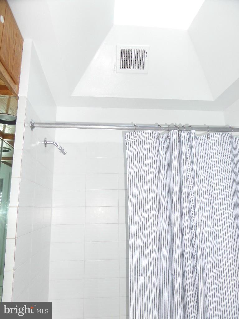 OLD TOWN - Residential Lease