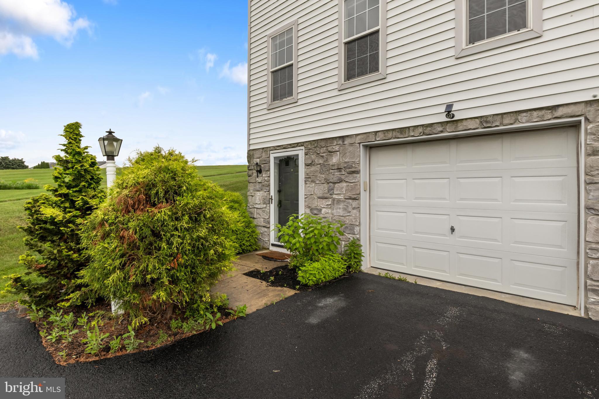 1060 HEARTHRIDGE LANE