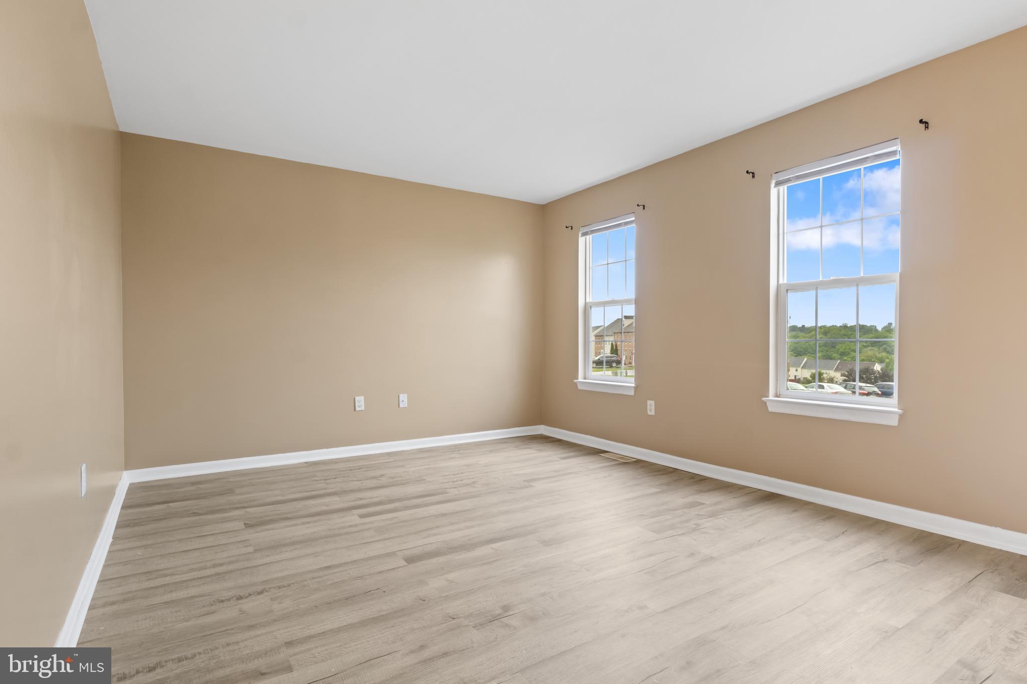 1060 HEARTHRIDGE LANE