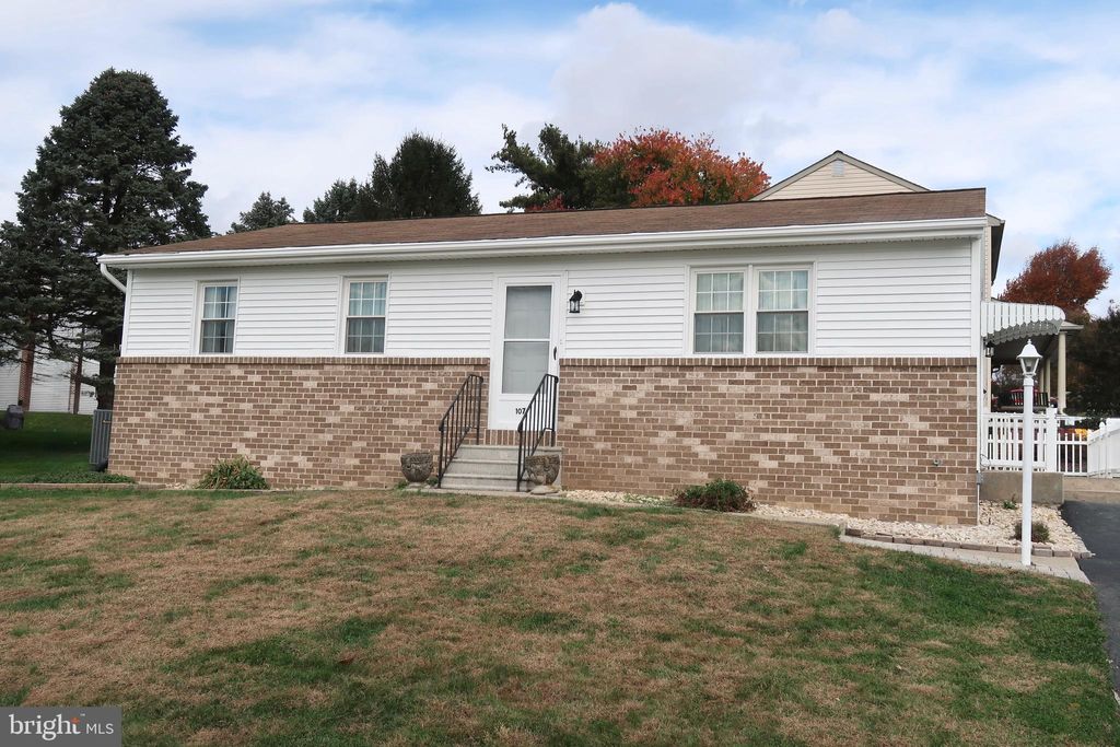 Photo of 107 Pheasant Drive, COLUMBIA, PA 17512 (MLS # PALA2078930)
