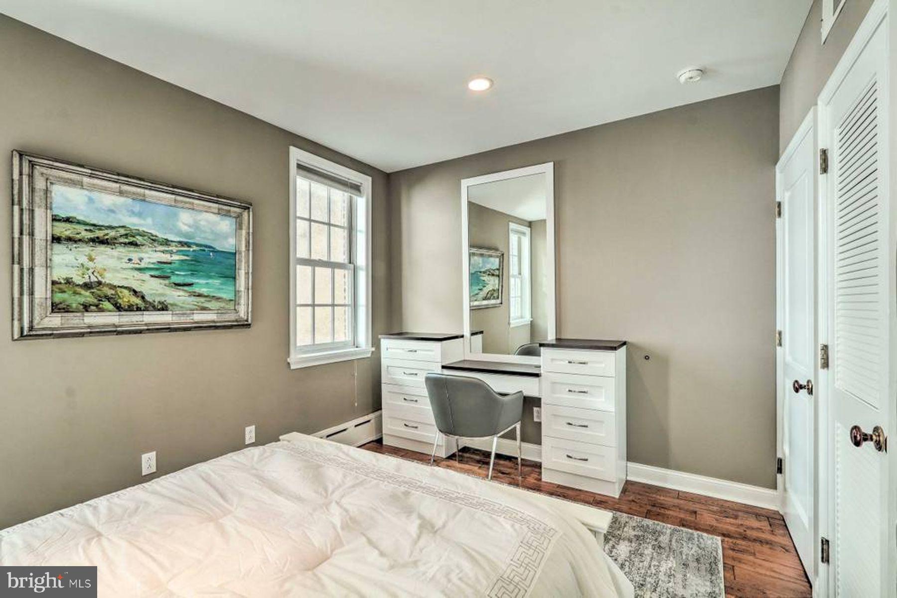 RITTENHOUSE SQUARE - Residential Income