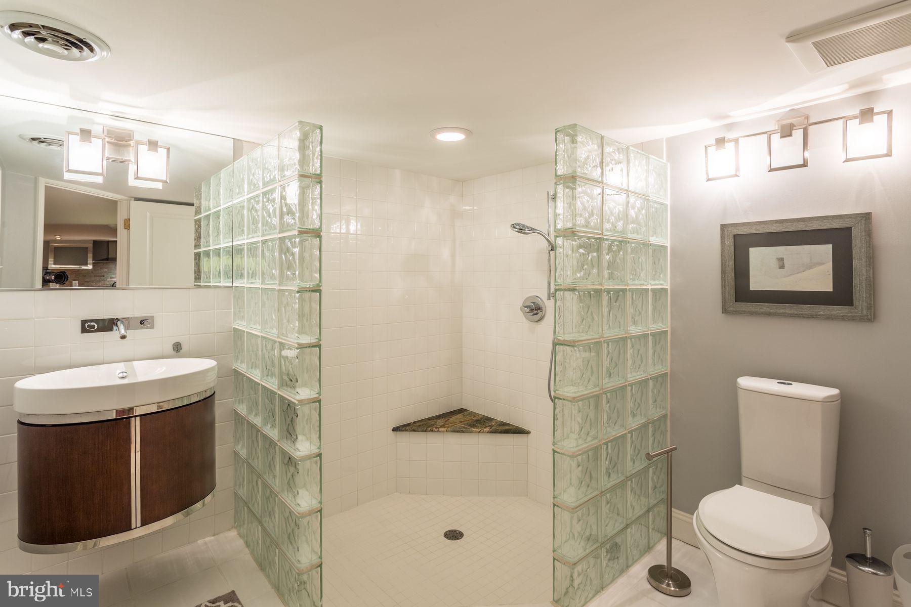 RITTENHOUSE SQUARE - Residential Income