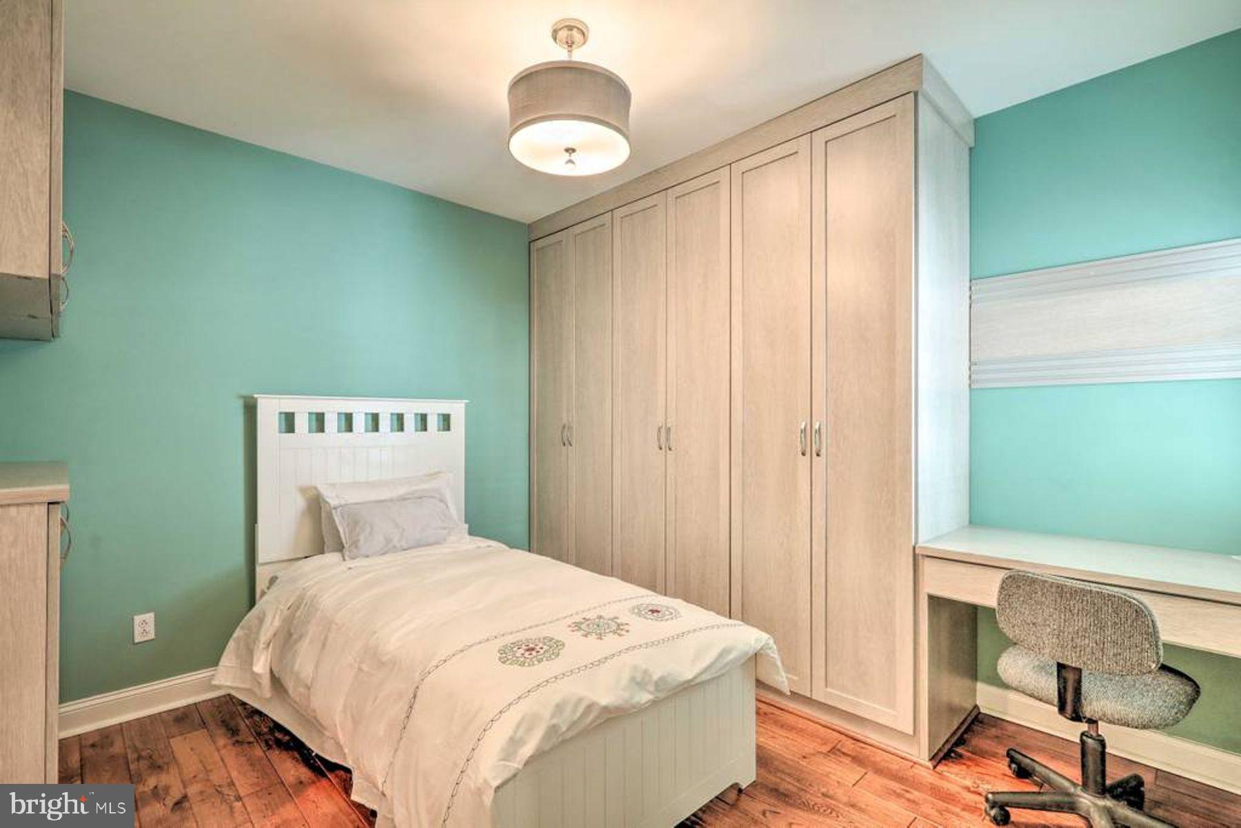 RITTENHOUSE SQUARE - Residential Income