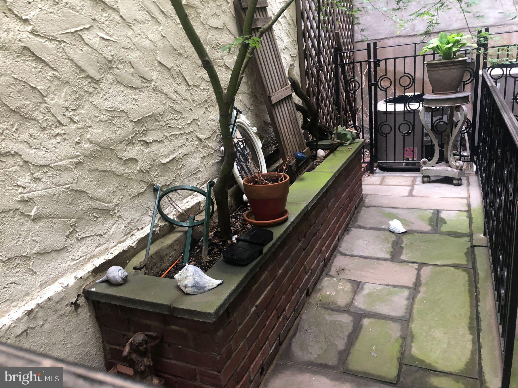 RITTENHOUSE SQUARE - Residential Income