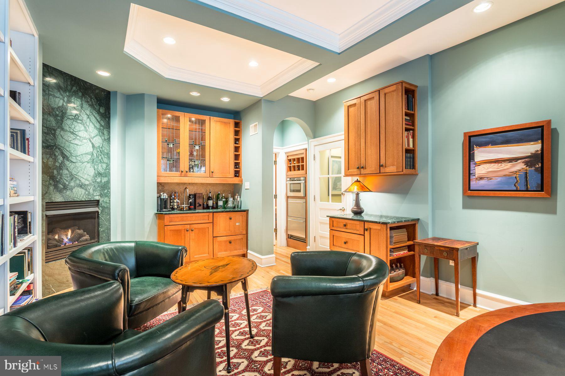 RITTENHOUSE SQUARE - Residential Income