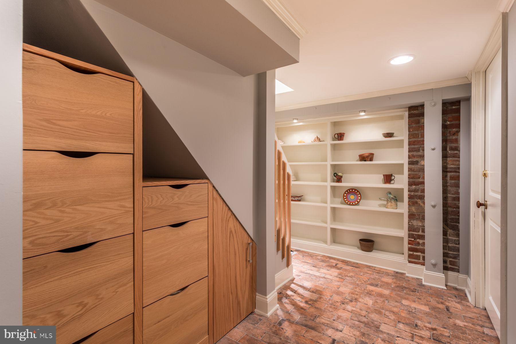 RITTENHOUSE SQUARE - Residential Income