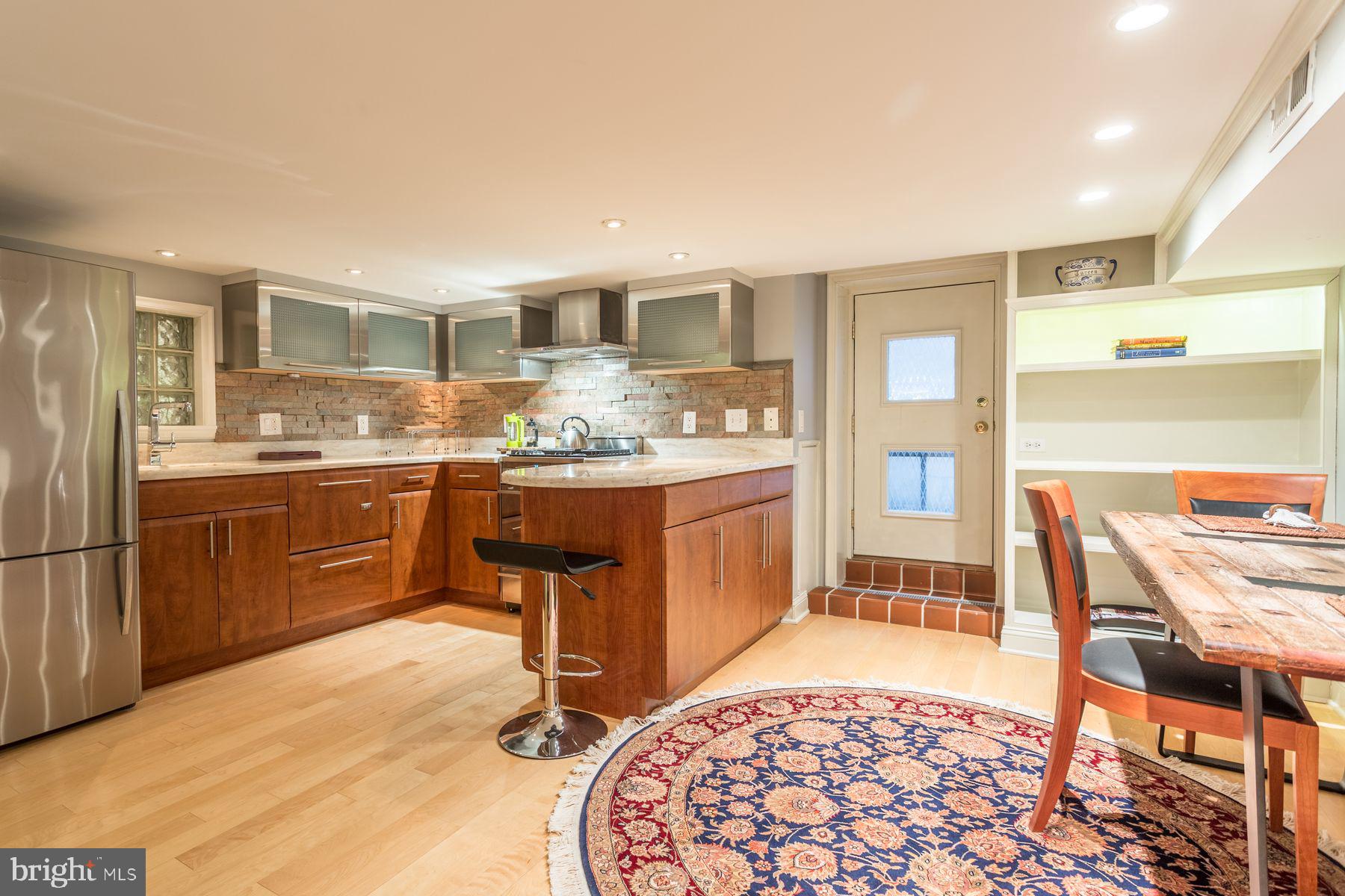 RITTENHOUSE SQUARE - Residential Income