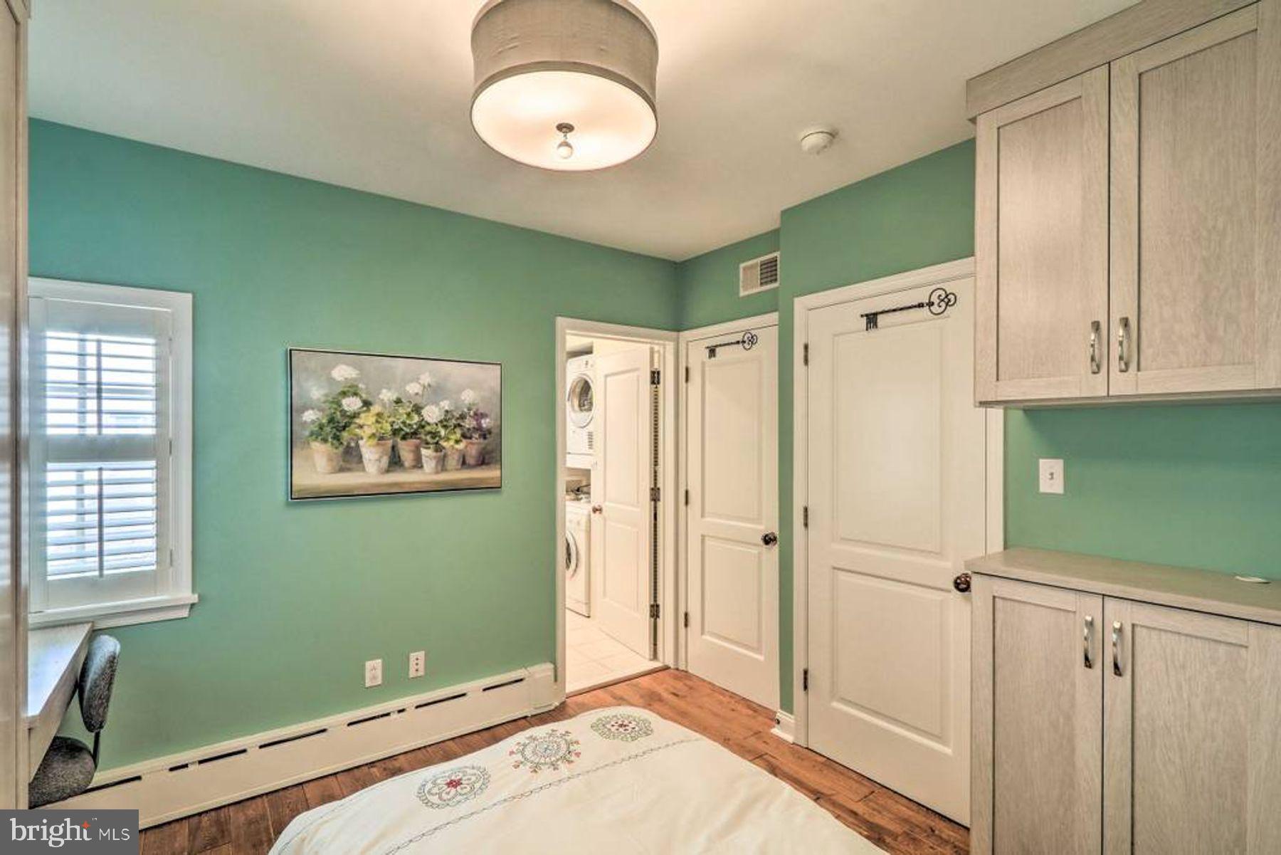 RITTENHOUSE SQUARE - Residential Income