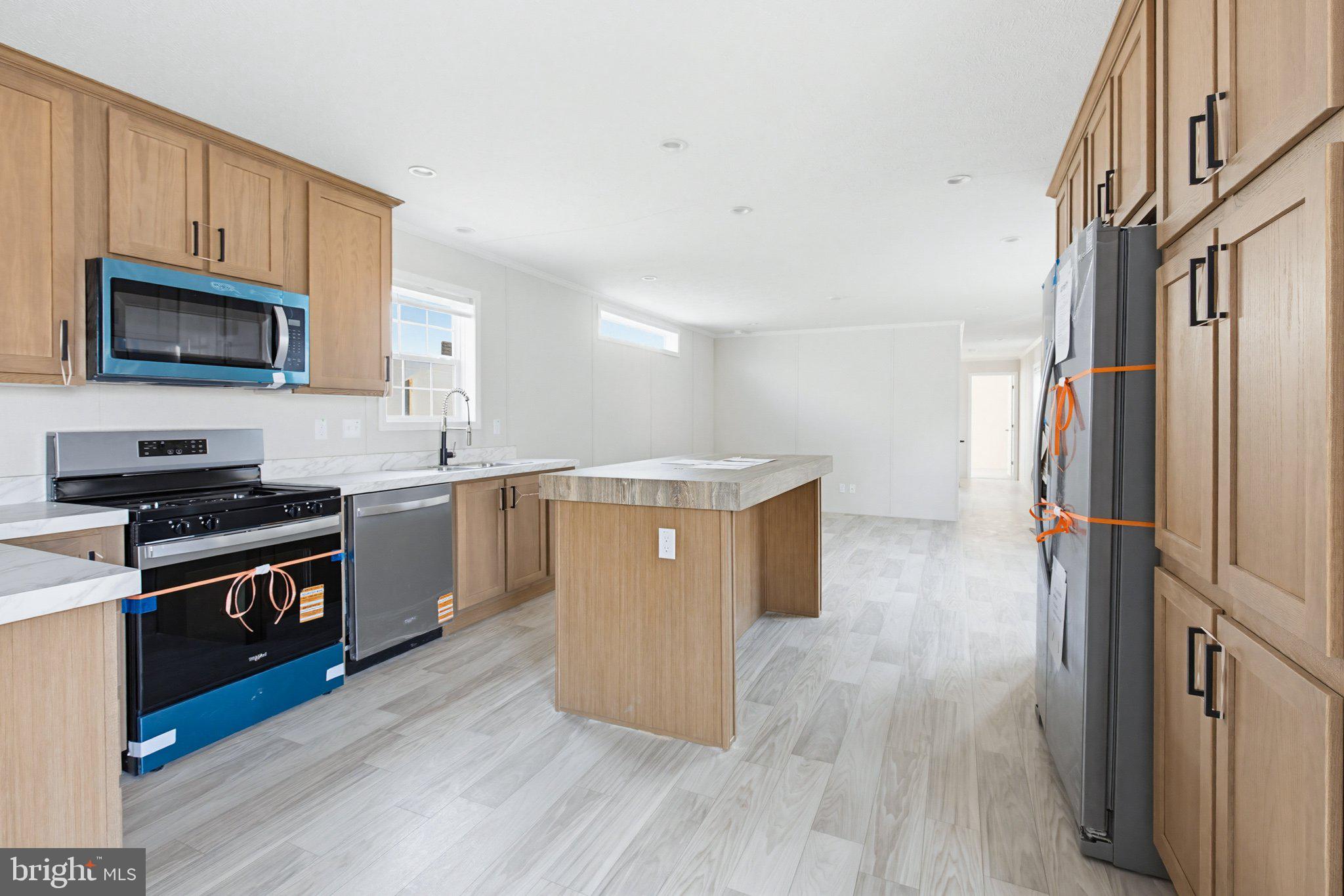 6943 LINCOLN HIGHWAY