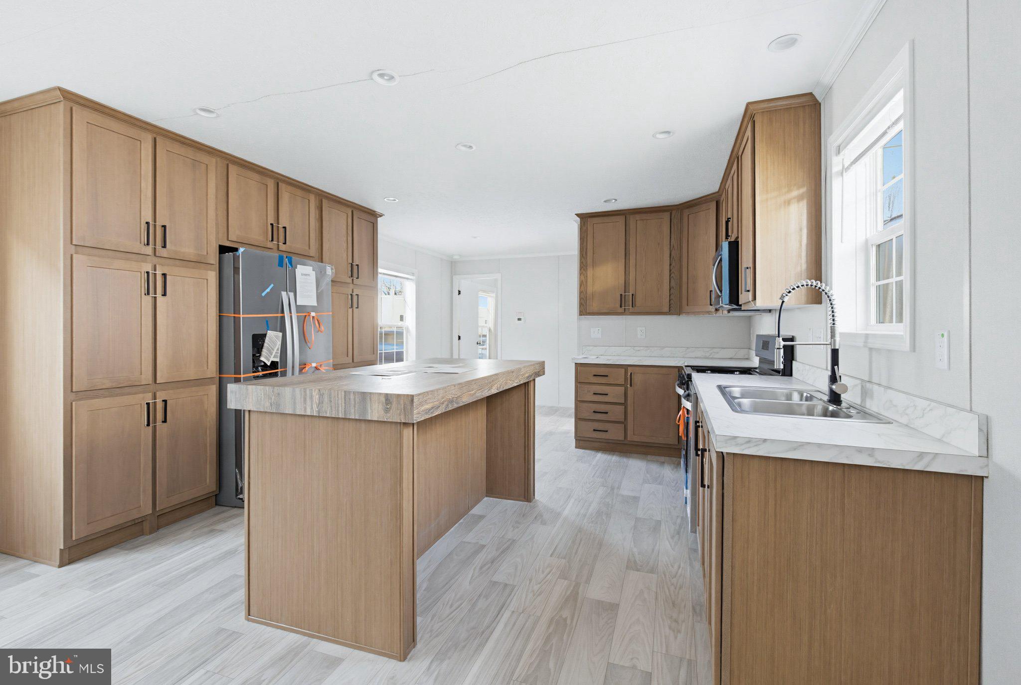 6943 LINCOLN HIGHWAY