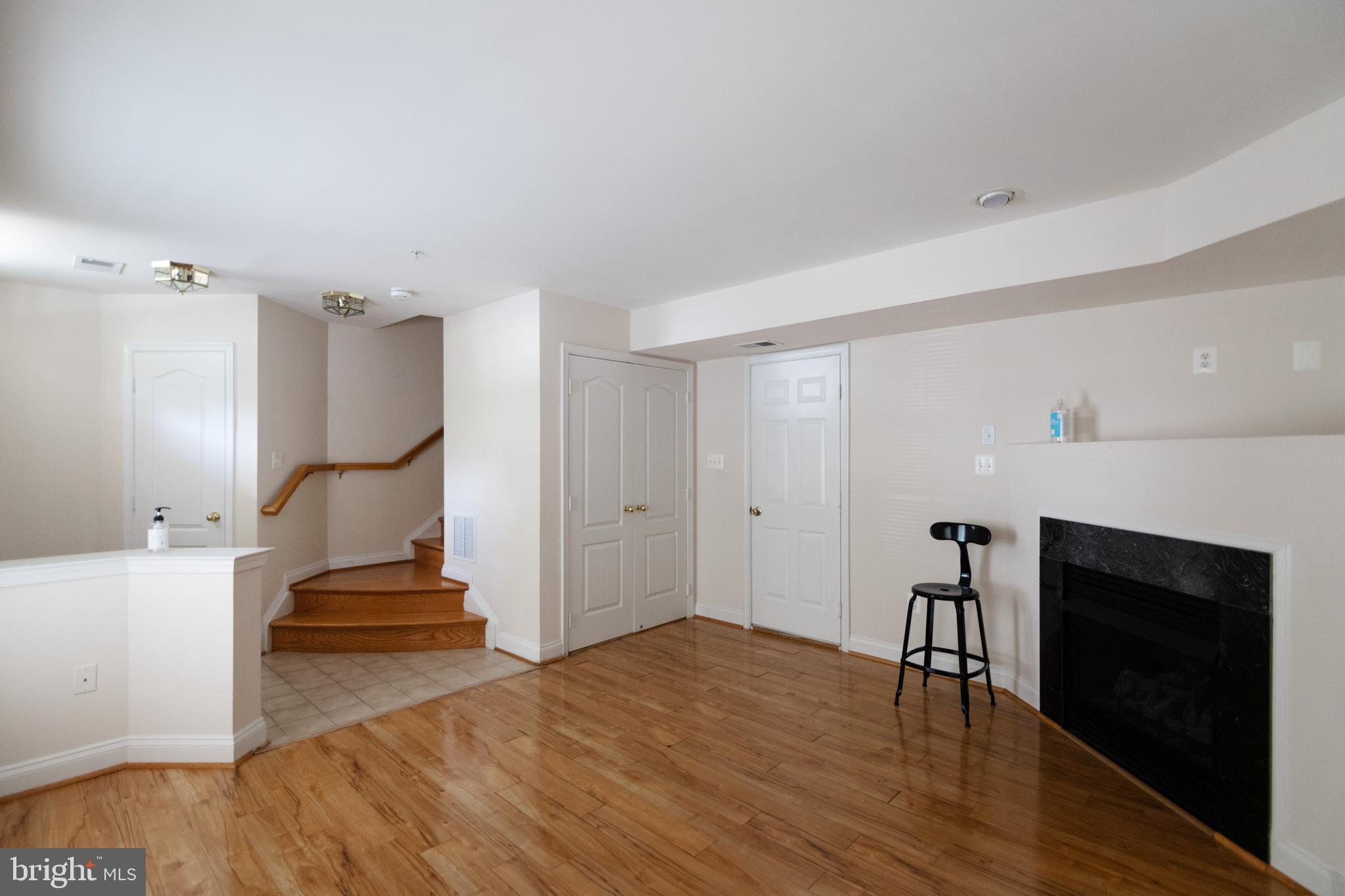 KING FARM BAILEYS COMMON - Residential Lease