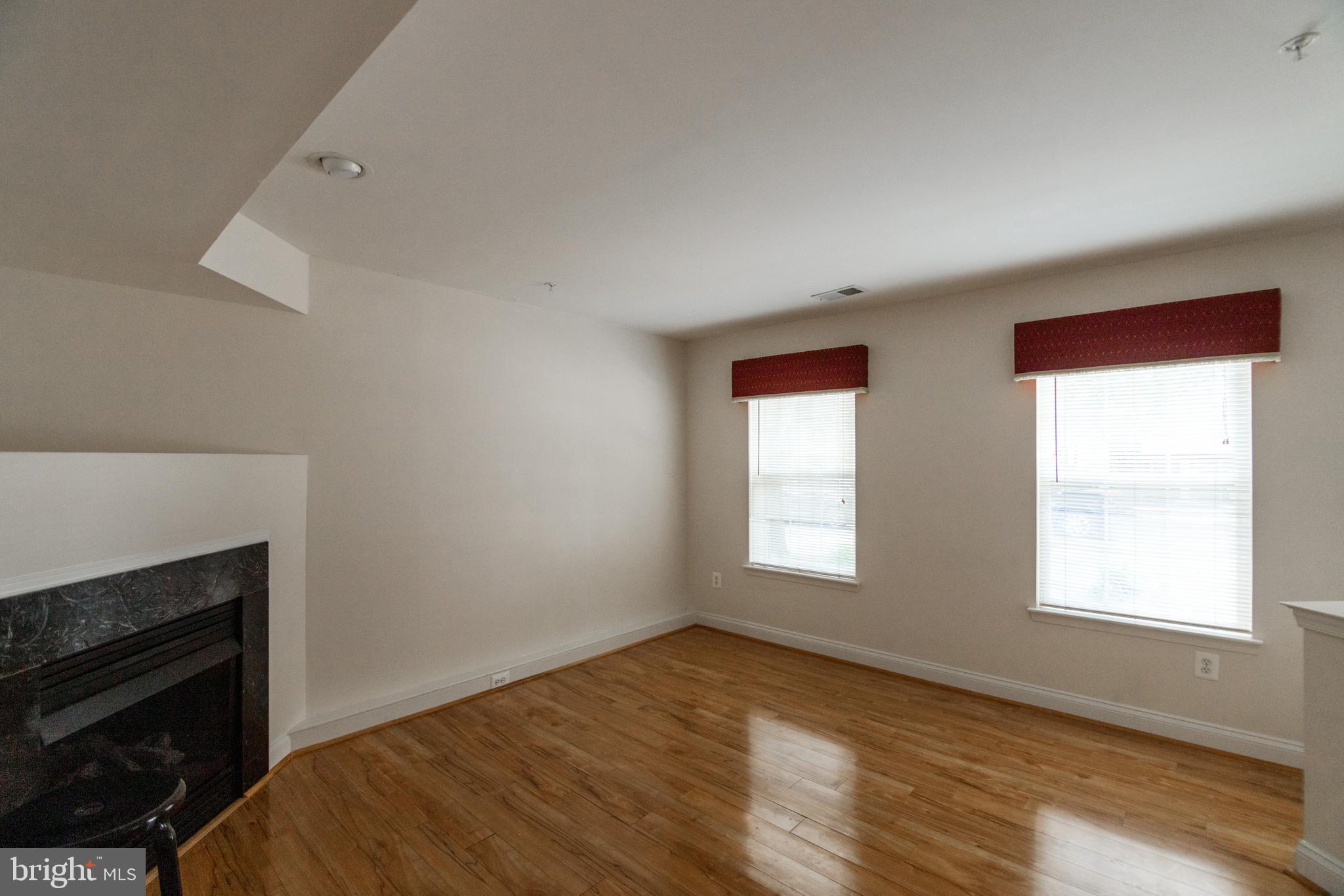 KING FARM BAILEYS COMMON - Residential Lease