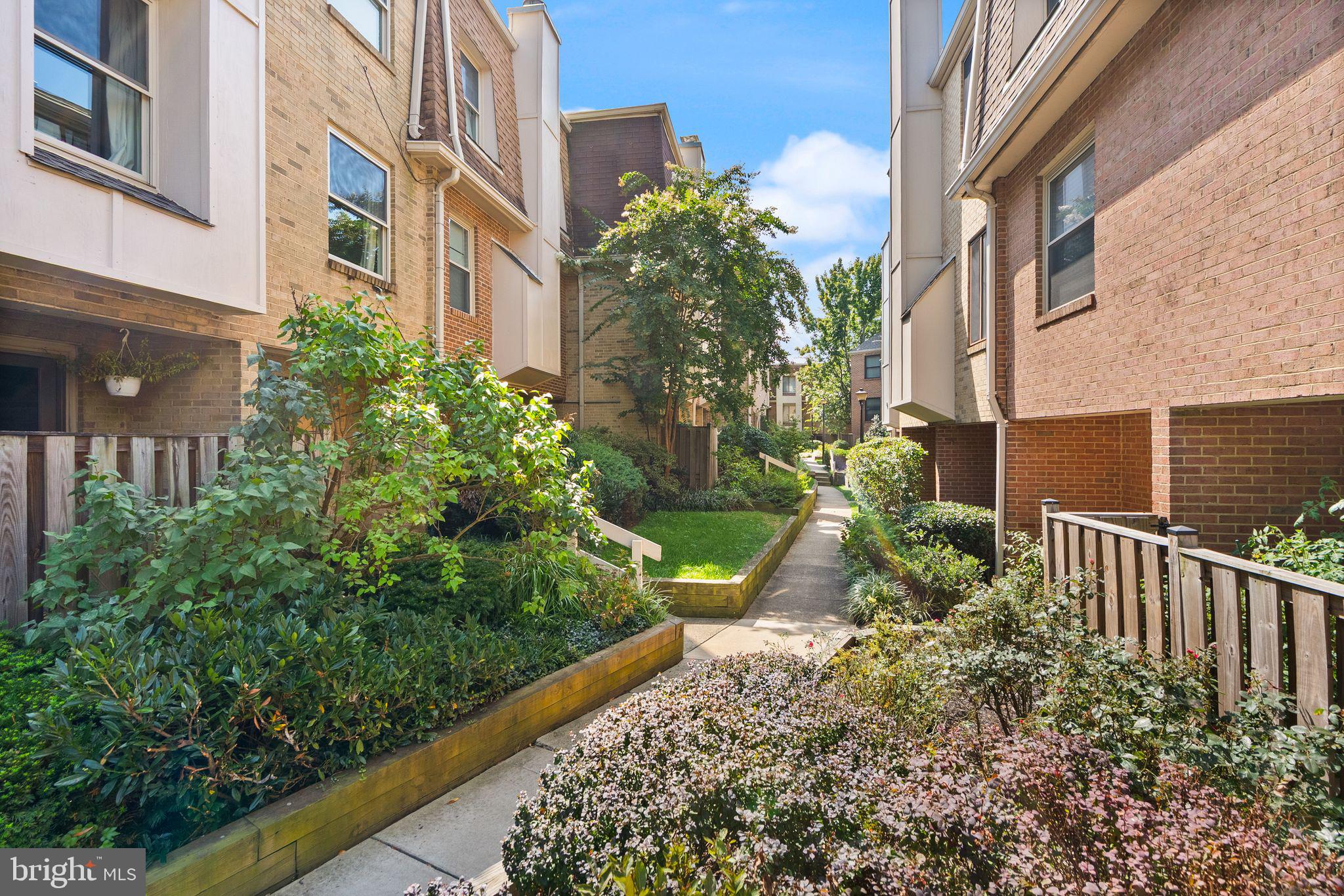 BEVERLY HILLS - Residential