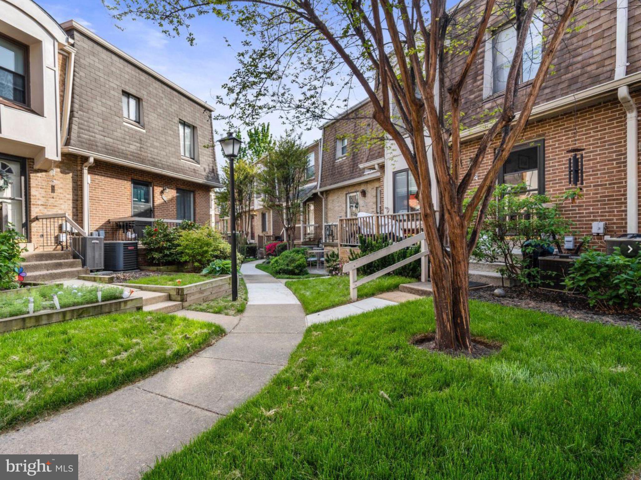 BEVERLY HILLS - Residential