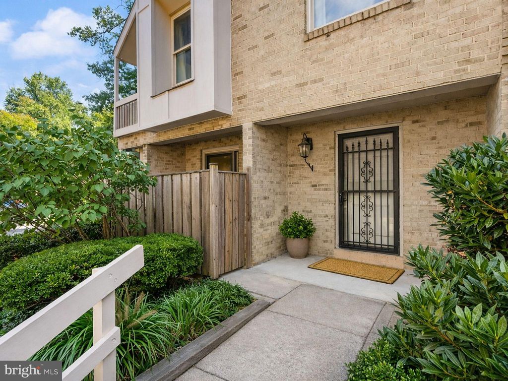 Photo of 1641 Kenwood Avenue, ALEXANDRIA, VA 22302 (MLS # VAAX2053192)