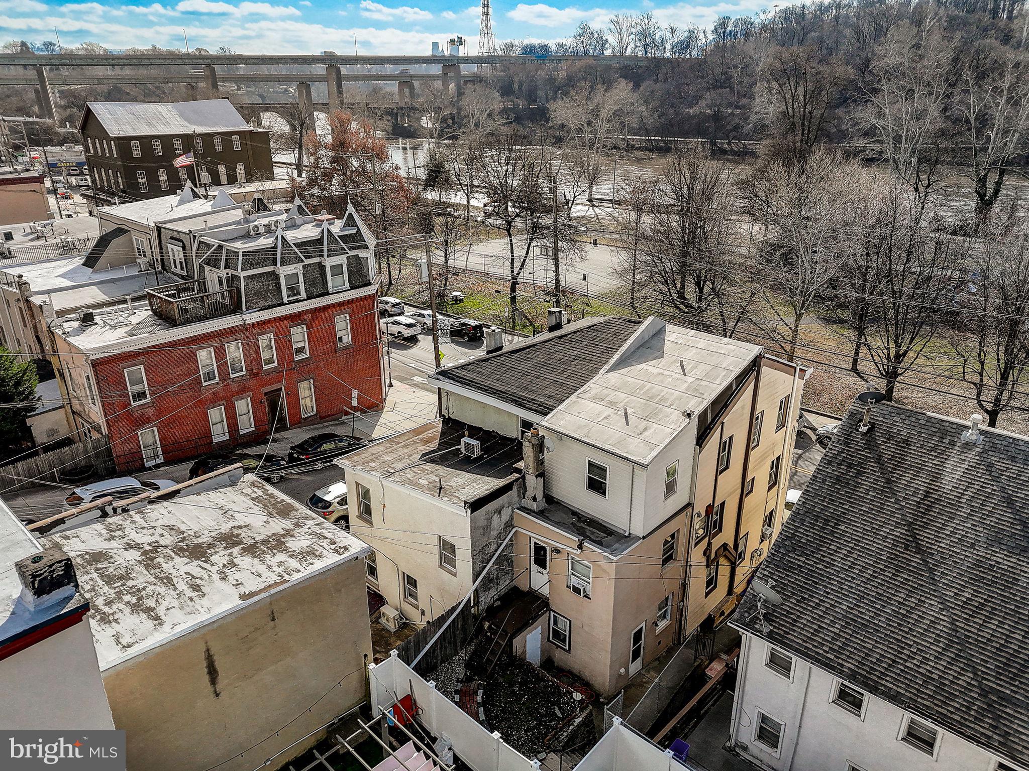 EAST FALLS - Residential Lease