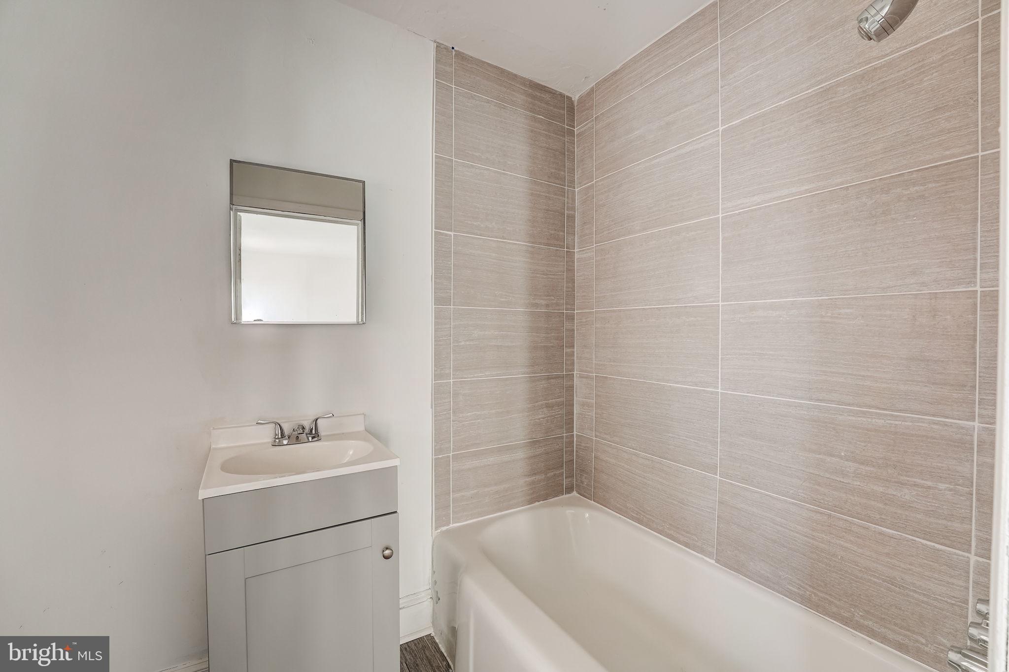 EAST FALLS - Residential Lease