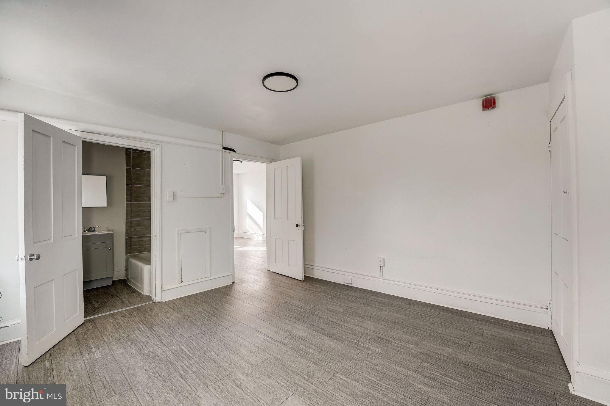 EAST FALLS - Residential Lease