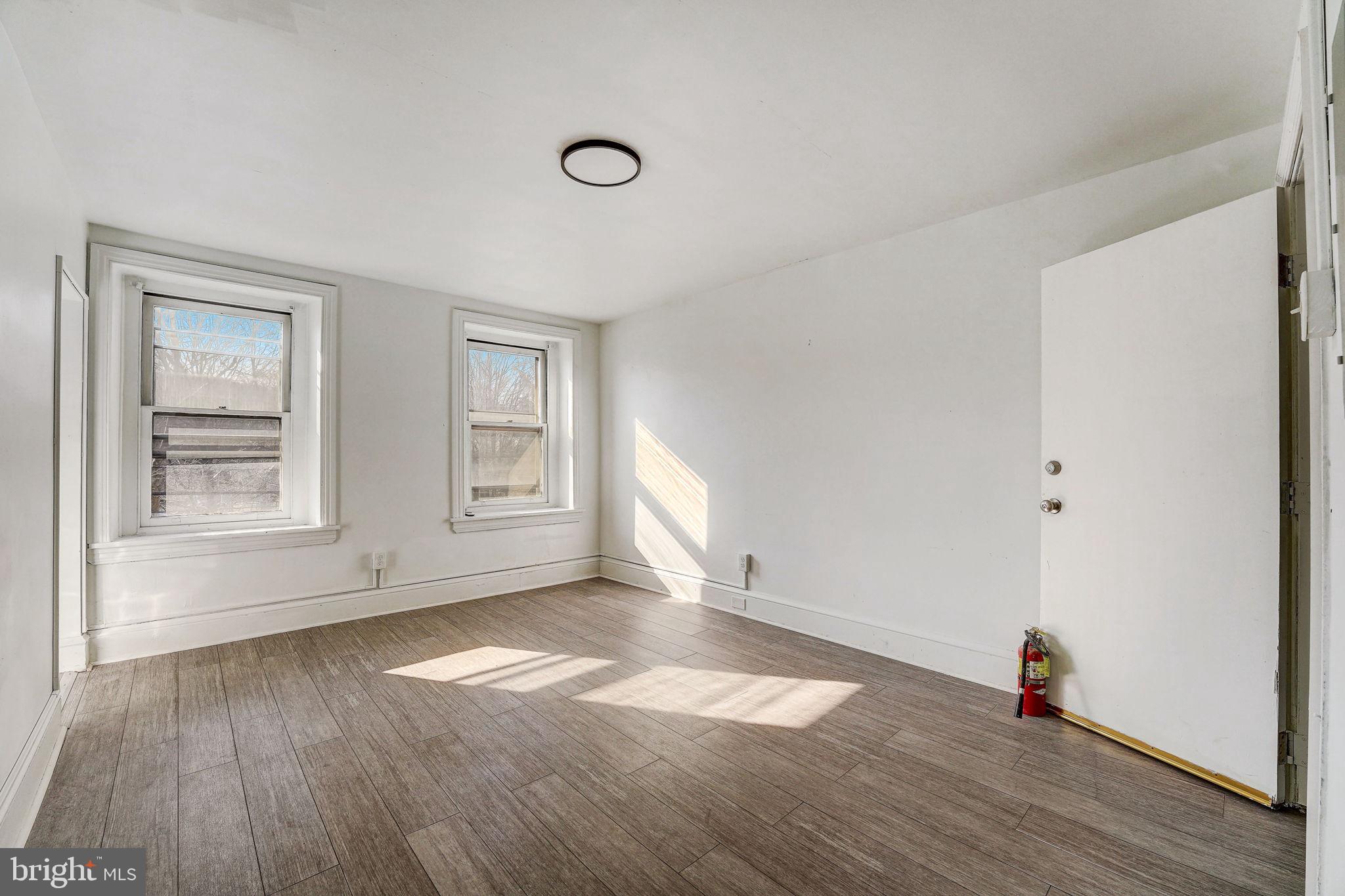 EAST FALLS - Residential Lease