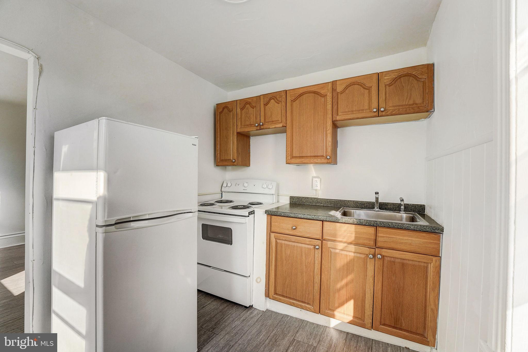 EAST FALLS - Residential Lease