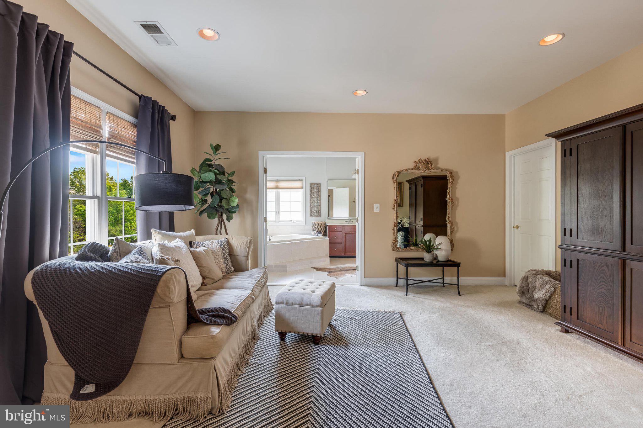 SOUTH RIDING - Residential