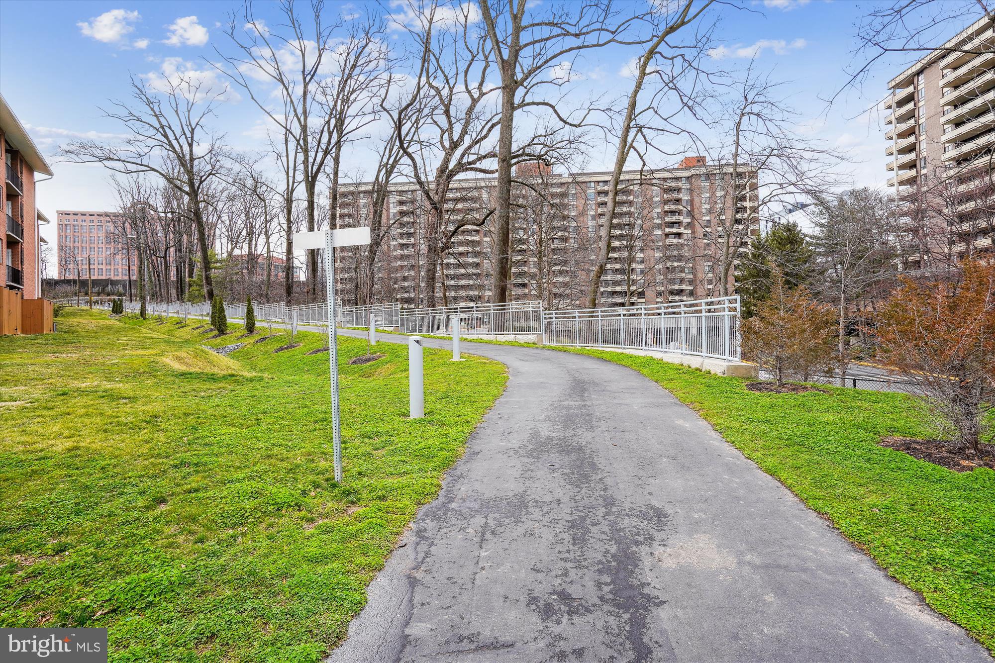 ENCORE OF MCLEAN - Residential