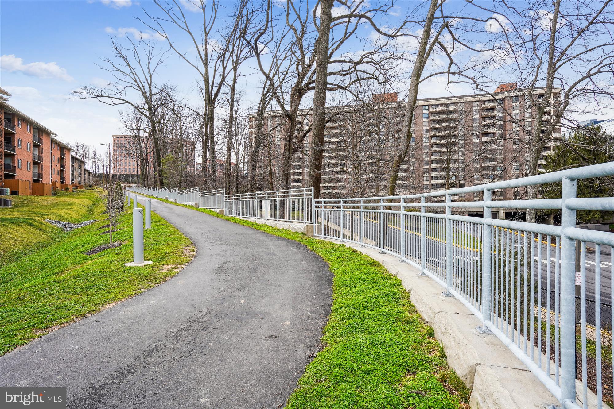 ENCORE OF MCLEAN - Residential