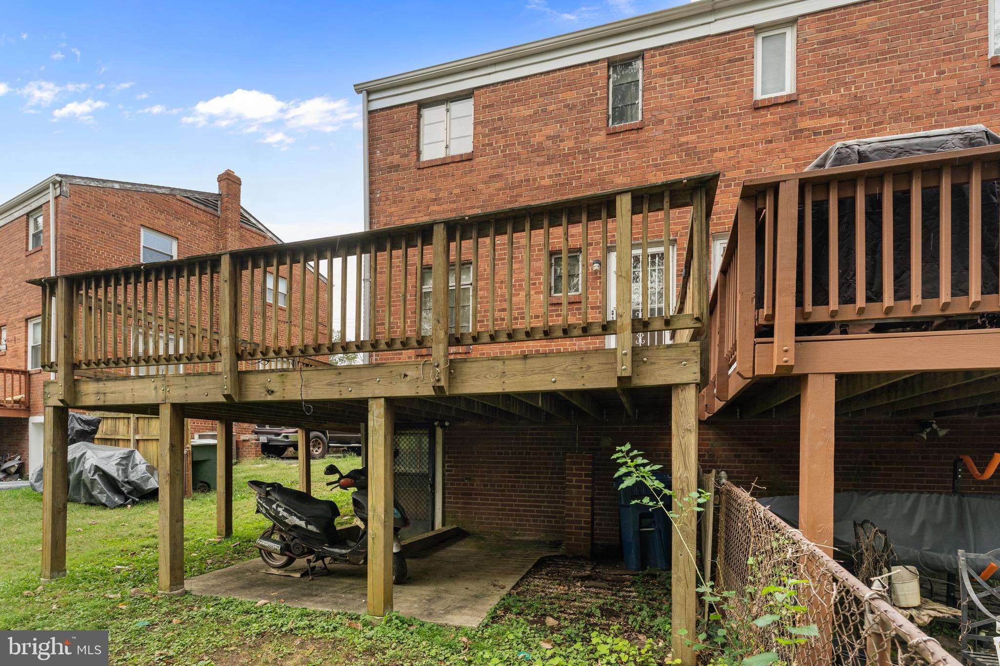 33 UNDERWOOD PLACE