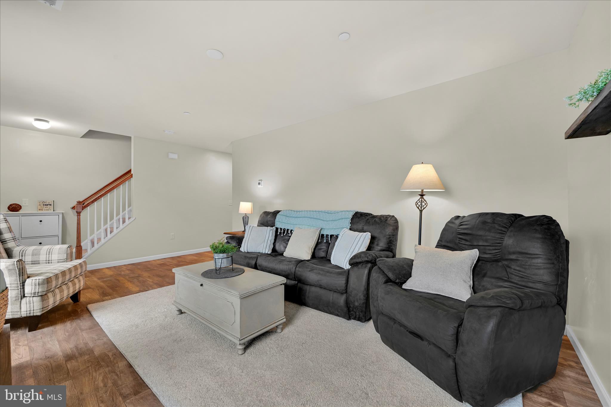 TRAIL SIDE - Residential