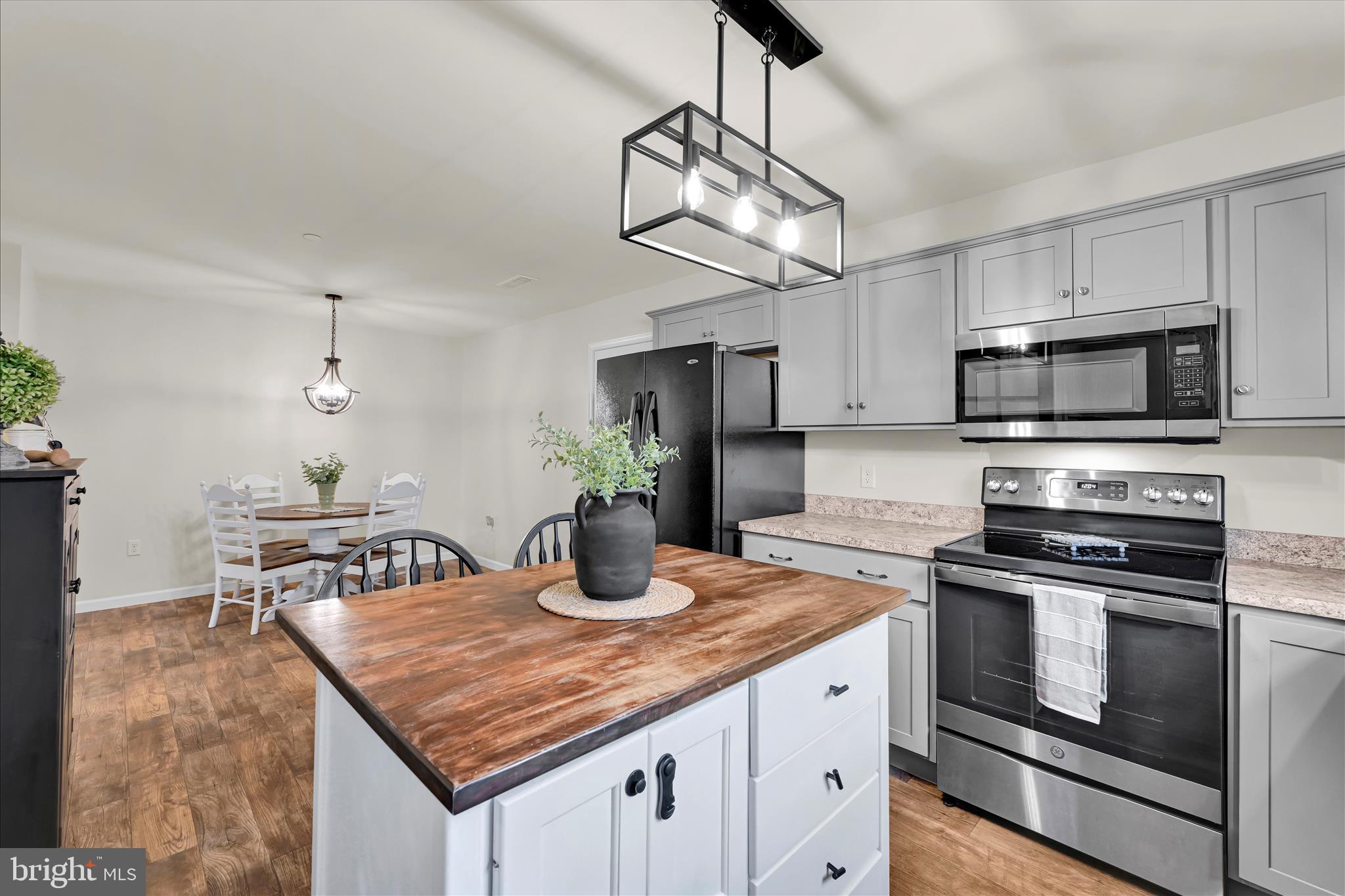 TRAIL SIDE - Residential