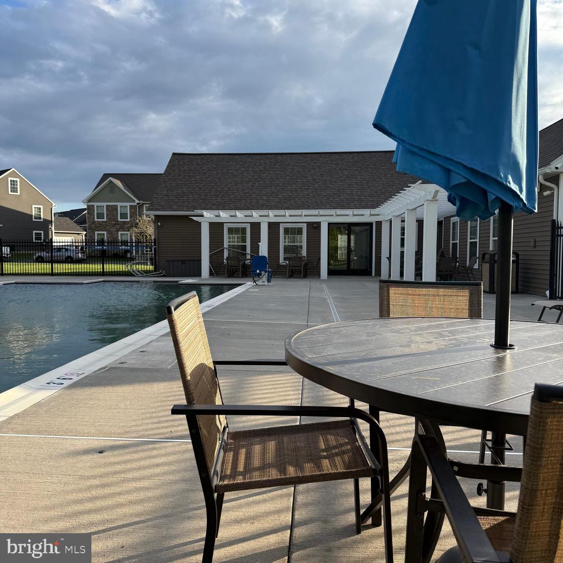 TRAIL SIDE - Residential