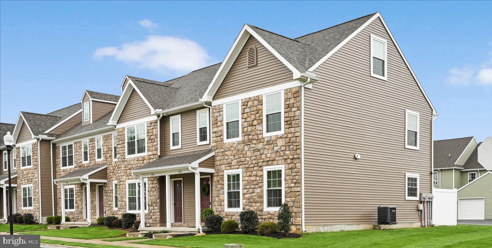 TRAIL SIDE - Residential
