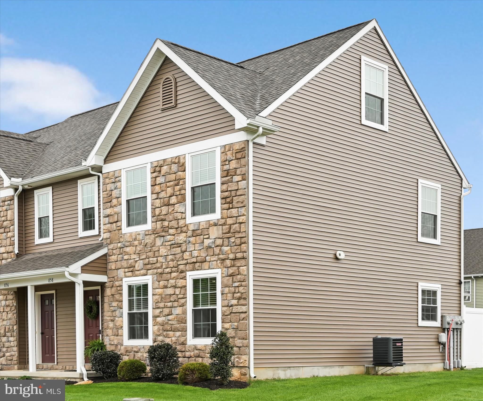 TRAIL SIDE - Residential